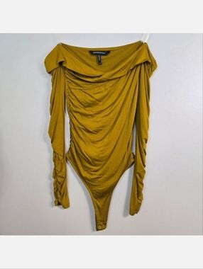🌿 BCBGMAXAZRIA Gold Ruched Long-Sleeve Off-The-Shoulder Bodysuit, Size M ~ EUC